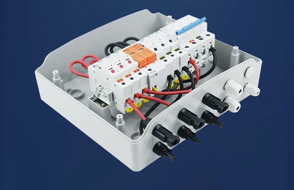 Prewired PV combiner box - 3 in 1 out